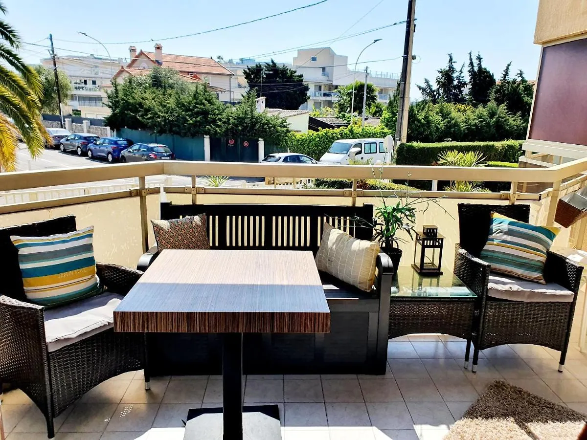 Bel Appartement A 50M De La Plage, 2 Pieces Climatisees, Parking Prive Antibes 0*,  France