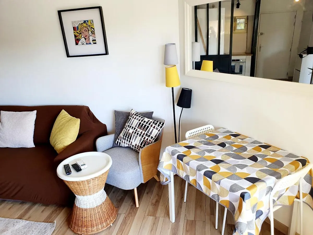 Bel Appartement A 50M De La Plage, 2 Pieces Climatisees, Parking Prive Antibes Apartment