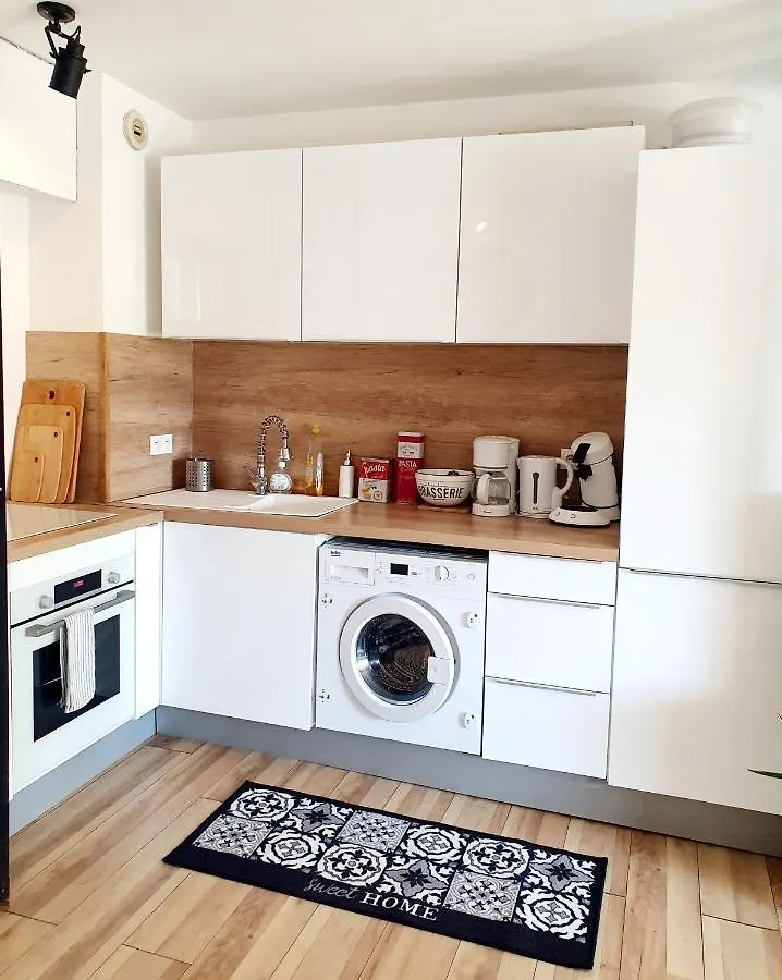 Apartment Bel Appartement A 50M De La Plage, 2 Pieces Climatisees, Parking Prive Antibes